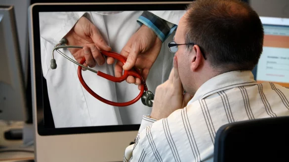 So k&ouml;nnte es bald aussehen: Von der Apotheke aus mit dem Arzt per Videoanruf kommunizieren &ndash; k&ouml;nnte f&uuml;r viele Patienten eine L&ouml;sung bedeuten. - &copy; Bernhard Preu&szlig;