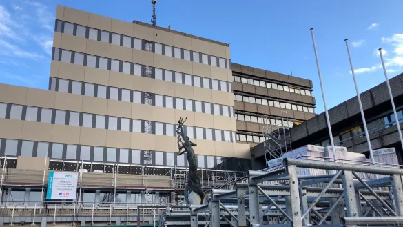 Eine schwarz-gr&uuml;ne Koalition will der n&auml;chsten Ratsperiode ihren Stempel aufdr&uuml;cken. Im Bild das Salzufler Rathaus, das derzeit saniert wird. - &copy; Sven Kienscherf