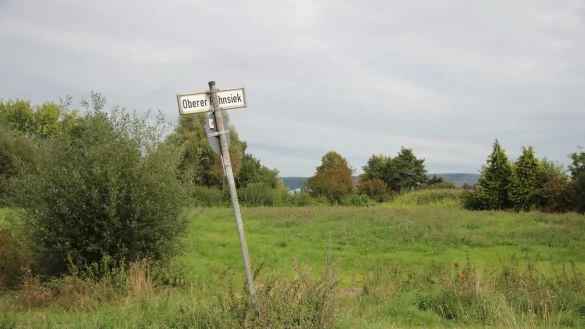 Noch sind es Wiesen und Maisfelder - doch bald soll am Oberen Pahnsiek ein Neubaugebiet entstehen. - © Katrin Kantelberg