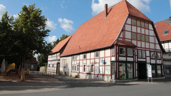 Die Alte Scheune am Lippegarten steht derzeit leer. Vor einigen Jahren gab es Pl&auml;ne f&uuml;r eine Gastronomie, doch die Kosten waren zu hoch. - &copy; Carolin Brokmann-F&ouml;rster