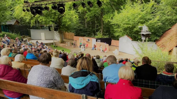 Viele G&auml;ste haben sich in dieser Spielsaison die St&uuml;cke &bdquo;Macke, Macke&ldquo; und die Abenteuer von Pettersson und Findus angesehen. - &copy; Freilichtb&uuml;hne Bellenberg