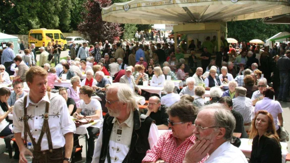 Die Vorbereitungen laufen: Zu der Veranstaltung „Jazz und Schwoof auf dem Hof“, die alle zwei Jahre stattfindet, kommen immer viele Besucher. Dieses Jahr lädt wieder Gut Rickbruch ein. Archivfoto: Marketing Extertal - © Marketing Extertal