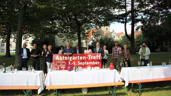 Wolgang J&auml;ger l&auml;dt mit ganz Sponsoren und Gastronomen zum vom 3. bis 5. September zum Abteigarten-Treff ein. - &copy; Katrin Kantelberg(LZ)