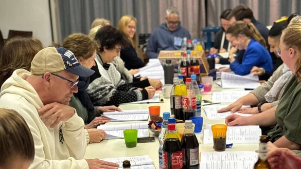 Seit Dezember laufen die Leseproben für die Stücke der Freilichtbühne Bellenberg. - © Freilichtbühne Bellenberg