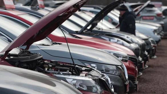 Autokauf - &copy; Foto: Sebastian Kahnert/dpa-Zentralbild/dpa