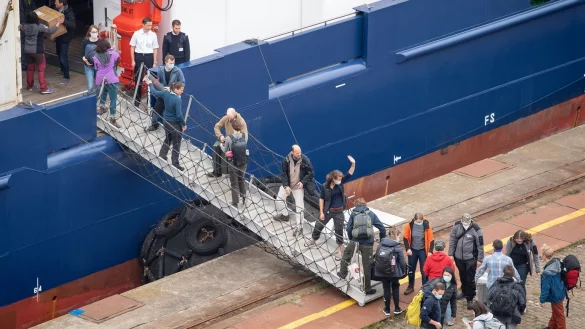 Forschungsschiffe brechen Richtung Arktis auf - &copy; Foto: Sina Schuldt/dpa