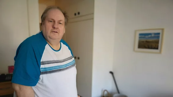 Peter Müller (hier im Februar 2020) war auf den Rollator angewiesen und benötigte Hilfe. - © Ilja Regier