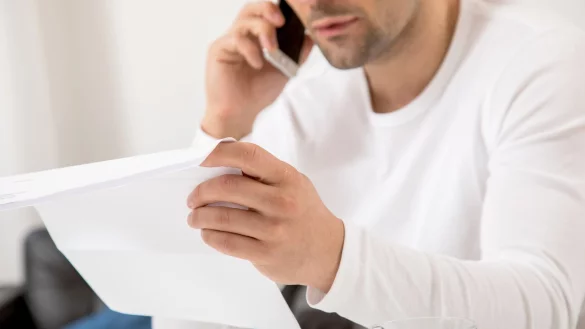 Handytarif pr&uuml;fen - &copy; Foto: Christin Klose/dpa-tmn