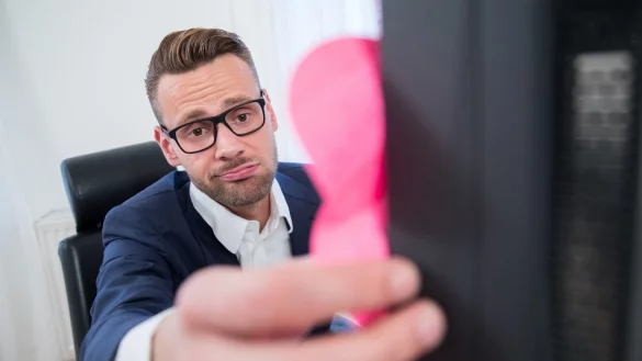 Klebezettel am Bildschirm - &copy; Foto: Christin Klose