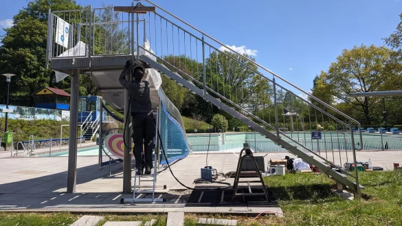 Arbeiten an der Wasserrutsche.&nbsp; - &copy; Gemeinde Kalletal