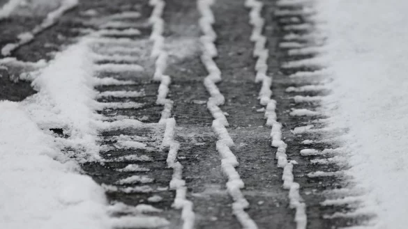 Der Wetterdienst warnt vor glatten Stra&szlig;en in Lippe. - &copy; Manfred Richter / Pixabay