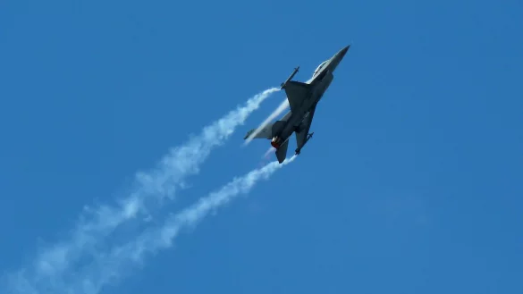 - © Symbolbild Kampfjet: Pixabay