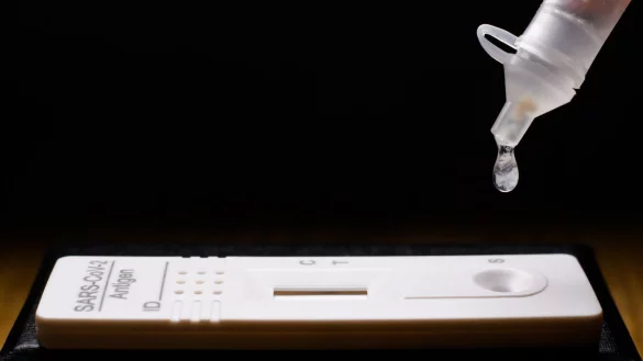 Schnelltest Coronavirus - &copy; Foto: Julian Stratenschulte/dpa