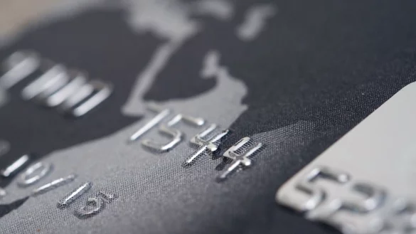 Kreditkarte - &copy; Foto: Andrea Warnecke/dpa-tmn