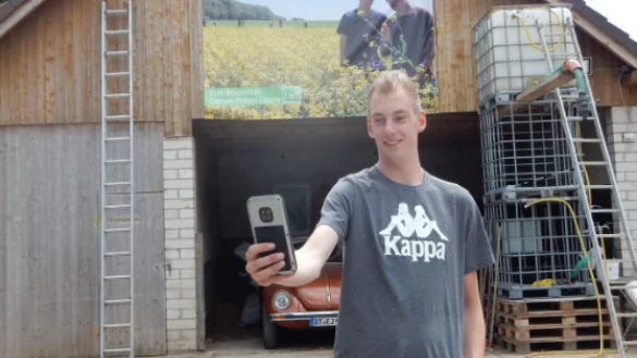 &Ouml;ffentlichkeitsarbeit: Sebastian Horn ist Landwirt aus Leidenschaft. Die Erkl&auml;rst&uuml;cke in seinem Blog kommen sehr gut an. Gibt es sachliche Kritik, geht der H&ouml;rster darauf ein.&nbsp; - &copy; Astrid Sewing