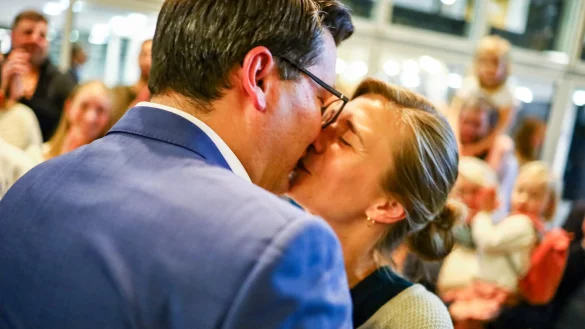 Der neue CDU-Bundestagsabgeordnete Joachim Ebmeyer (Wahlkreis Herford-Minden-Lübbecke II) und seine Frau Silke Ebmeyer feierten den Wahlsieg. - © Daniel Salmon