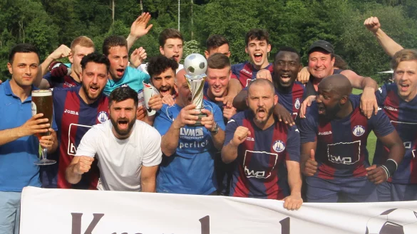 So feiert der TBV Lemgo den Kreispokal. - &copy; Sebastian Lucas