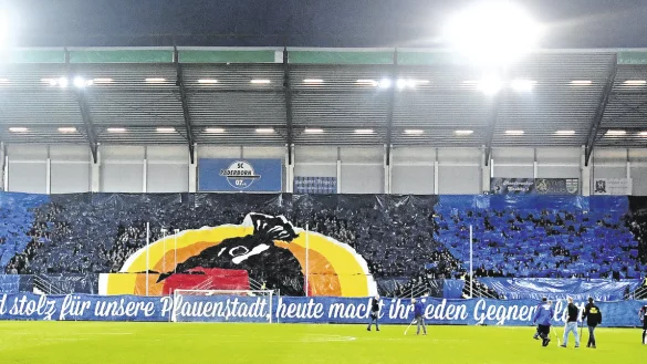 Klasse Auftritt: Wie schon im Heimspiel gegen den SC Preu&szlig;en M&uuml;nster pr&auml;sentierten die SCP-Fans auch vor dem Anpfiff des Pokalspiels gegen den VfL Bochum eine tolle Choreographie. - &copy; Marc K&ouml;ppelmann