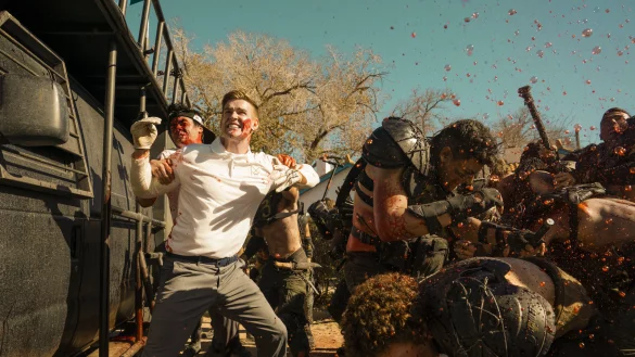 Jeder gegen jeden hei&szlig;t es in "Daybreak". Nachdem die kalifornische Stadt Glendale eine nuklearen Katastrophe erleidet, schlie&szlig;en sich die Jugendlichen in Gangs zusammen, um zu &uuml;berleben. - &copy; Ursula Coyote/Netflix