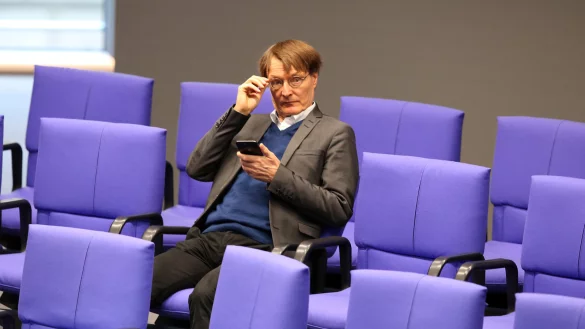 SPD-Gesundheitsexperte Karl Lauterbach hat die gezielte Attacke gegen ihn im Netz &ouml;ffentlich gemacht. - &copy; picture alliance/dpa