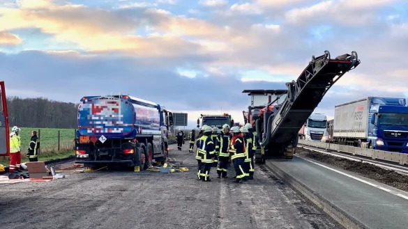 Der Bauarbeiter wurde t&ouml;dlich verletzt, als er von einem r&uuml;ckw&auml;rts fahrenden Tankwagen&nbsp; erfasst und &uuml;berrollt wurde.&nbsp; - &copy; Ralph Meyer