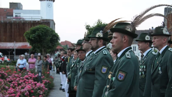 Zapfenstreich im Rosengarten ohne Fackeln - &copy; Daniel Hobein