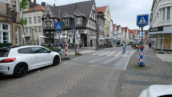 Im Sommer werden Exterstra&szlig;e und Krumme Stra&szlig;e zur Sackgasse. Die Durchfahrt von der Exterstra&szlig;e aus ist dann nicht mehr m&ouml;glich, Anlieferungen f&uuml;r Marktbeschicker und andere aber schon. - &copy; Sven Koch