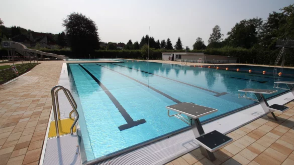 Vor der n&auml;chsten Saison soll weiter in das Freibad D&ouml;rentrup investiert werden. Au&szlig;erdem will die Gemeinde insbesondere n&auml;chtliche G&auml;ste vom Gel&auml;nde fernhalten. - &copy; Archivfoto: Jens Rademacher