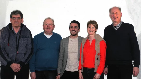 Der ver&auml;nderte Vorstand der SPD Horn besteht aus (von links) Achim Giesler, Peter Kieslich, Celil Celik, Petra Giesler, Manfred Vogt (es fehlt Georg Bartol).&nbsp; - &copy; SPD Horn