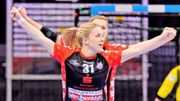 Im Pokal-Halbfinale 2021 jubelt Alexia Hauf beim Buchholzer Sieg &uuml;ber die HSG Blomberg-Lippe. - &copy; Marco Wolf
