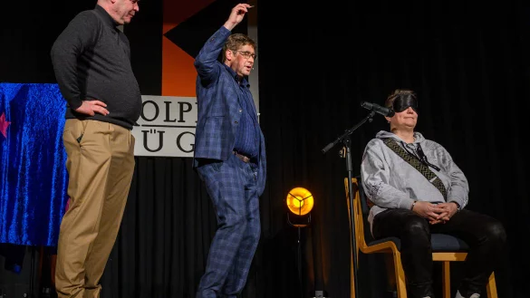 "Desimo" hat das Publikum in seine Show mit eingebunden. - © Dieter Asbrock