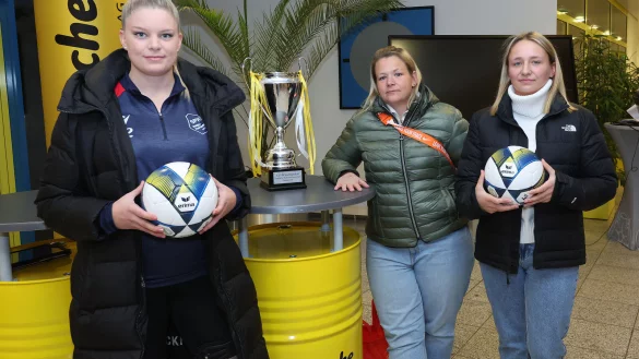 SpVg-Hagen-Hardissen-Power mit (von links) Charlene Liesegang, Kristina Haase und Kathleen Haase. - © Paul Cohen