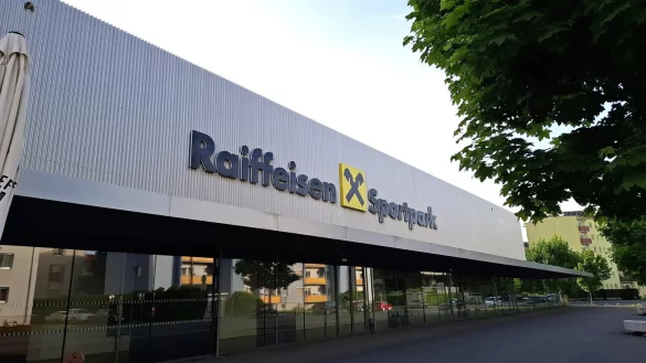 Der 3000 Zuschauer fassende Sportpark liegt in einem Grazer Wohngebiet. - © Oliver König