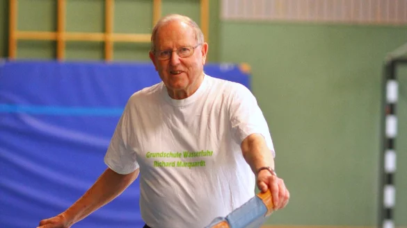 Sportlehrer mit Leib und Seele: Richard Marquardt unterrichtet seit 50 Jahren. - &copy; J&ouml;rg Hagemann