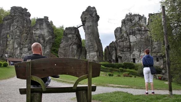 So idyllisch soll es bleiben: Die Externsteine sind ein Touristenmagnet. Das Naturdenkmal zieht allj&auml;hrlich 500.000 Besucher an &ndash; die allermeisten benehmen sich. - &copy; Bernhard Preuss