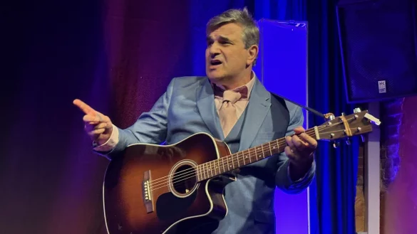 Bernd Begemann pr&auml;sentiert sein "Ultimatives Heimspiel" in der Salzestadt. - &copy; Jan Schillmann