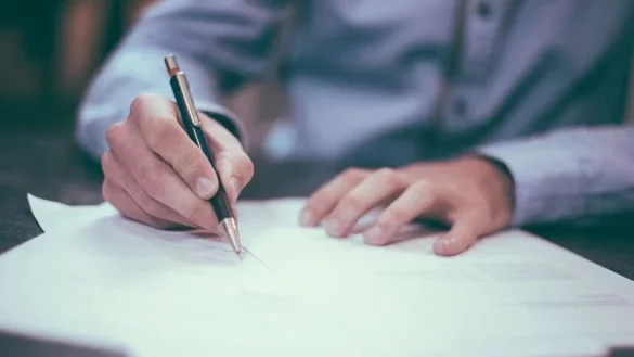 Ausl&auml;ndische Sch&uuml;ler an Berufskollegs kommen oft nicht &uuml;ber den
Hauptschulabschluss nach Klasse 9 hinaus, weil ihnen eine Pr&uuml;fung in
ihrer Muttersprache verwehrt wird. - &copy; Pixabay