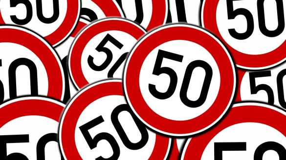 Auf der Ostwestfalenstra&szlig;e gilt abschnittsweise Tempo 50. - &copy; Symbolbild: Pixabay