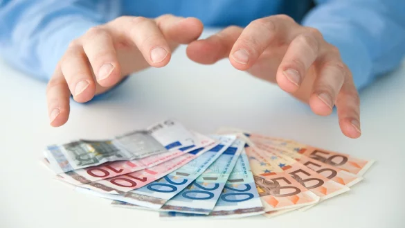 Geldscheine - &copy; Foto: Andrea Warnecke/dpa