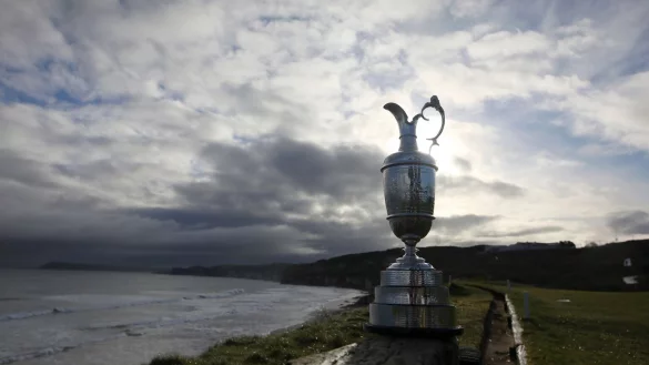 Claret-Troph&auml;e - &copy; Foto: Peter Morrison/AP/dpa