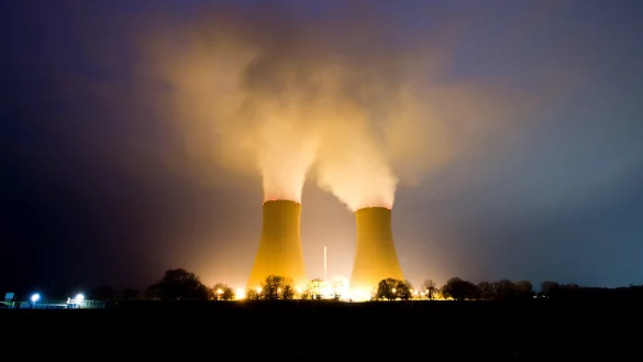 Der Atommeiler Grohnde
ist seit 1984 am Netz. Er gehört zu den neun Kernkraftwerken, die
derzeit noch in Deutschland in Betrieb sind. - © Julian Stratenschulte/dpa