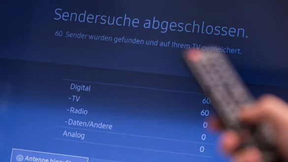 Sendersuche - &copy; Foto: Franziska Gabbert/dpa-tmn