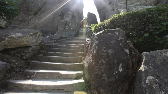 Um die Externsteine ranken sich etliche Sagen und Legenden. Einige Geschichten haben aber durchaus reale Wurzeln. - &copy; Archivfoto: Vera Gerstendorf-Welle