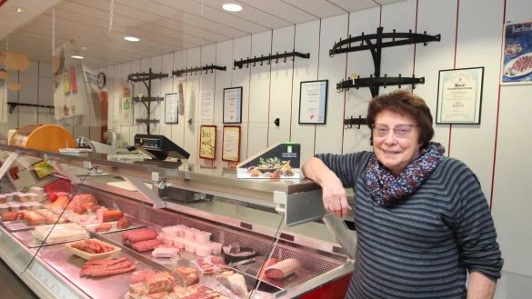 Die Fleischerei Holzhauer h&ouml;rt nach 34 Jahren in Hohenhausen auf. Elfgard Holzhauer sieht es mit einem lachenden und einem weinenden Auge, freut sich aber auf den Ruhestand. - &copy; Jens Rademacher