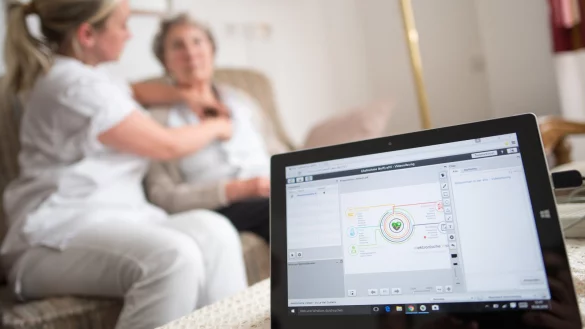 Die Zukunft: Patienten k&ouml;nnen &uuml;ber Apps oder Endger&auml;te ihren Zustand selbst kontrollieren und die Daten ihrem Arzt &uuml;bermitteln. - &copy; Marius Becker (dpa)