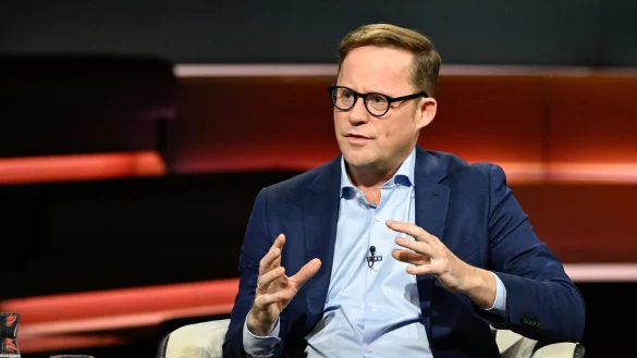 Jan-Hendrik Goldbeck hat sich gerade erneut zu menschlicher Führung, Marktwirtschaft mit sozialem und ökologischem Bewusstsein und einer "bunten" Welt bekannt. Der von ihm und seinem Bruder Jörg-Uwe Goldbeck geführte Baukonzern hat dem Verband der "Familienunternehmer" wegen der Haltung zur AfD mit Austritt gedroht. - © picture alliance / teutopress