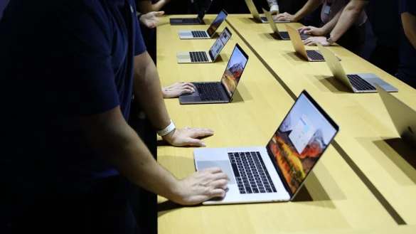 macOS-Sicherheitsupdate - &copy; Foto: Christoph Dernbach/dpa