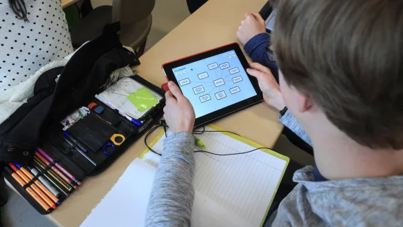 Digitales Lernen - &copy; Foto: Jens Wolf/dpa