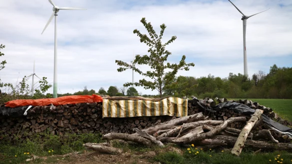 Einige Windr&auml;der stehen bereits am Bauernkamp. Es k&ouml;nnten mehr werden - doch erst muss die Gemeinde daf&uuml;r einen passenden Fl&auml;chennutzungsplan erarbeiten. - &copy; Bernhard Preuss