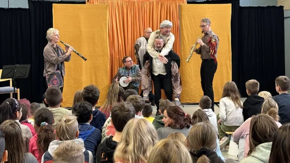 Das Pindakaas Kindermusiktheater wusste die Sch&uuml;lerinnen und Sch&uuml;ler bestens zu unterhalten. - &copy; Fotorechte: Albert-Schweitzer-Schule Lage